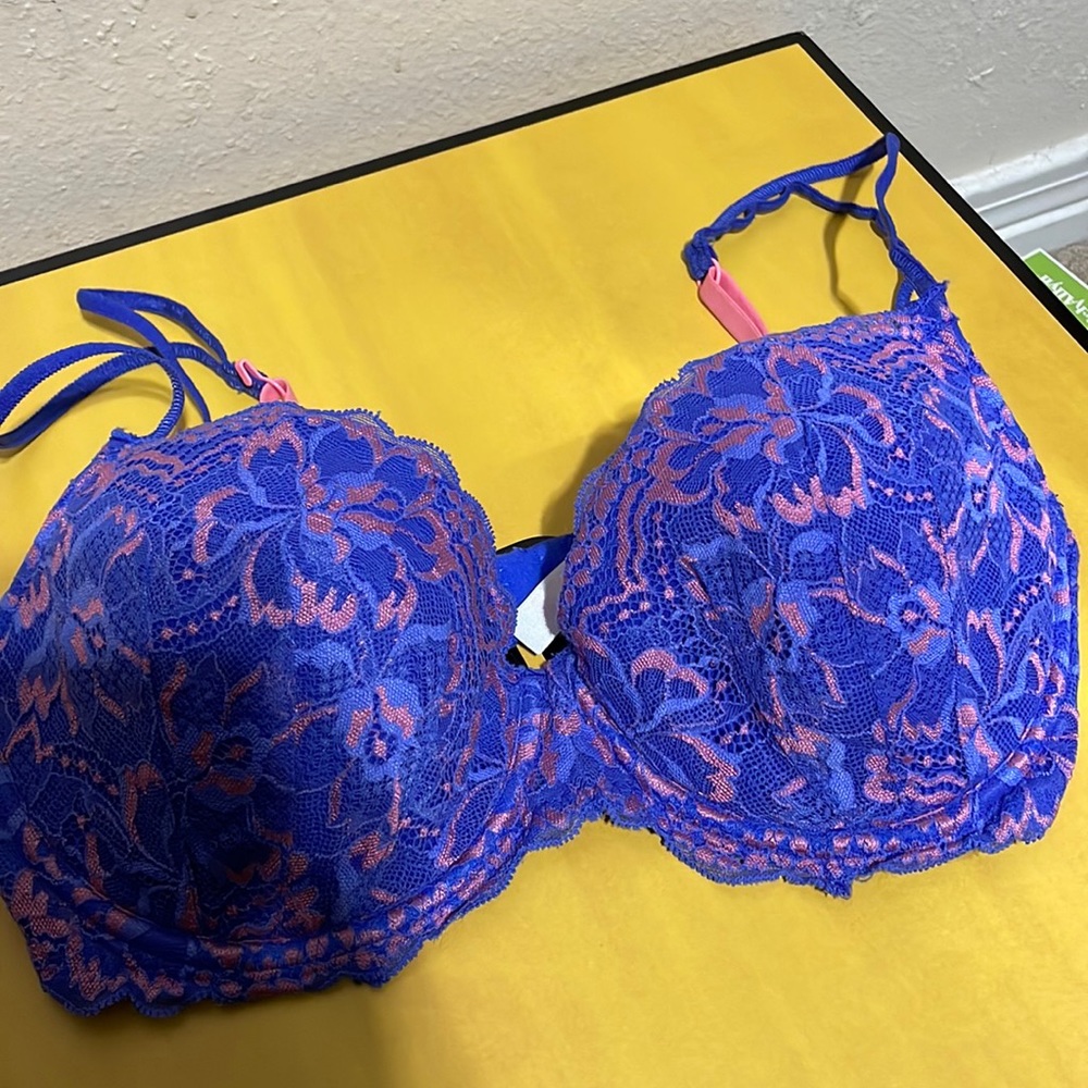 Victoria’s Secret size 36D bra